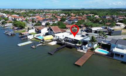 Casa à Venda com Acesso Privativo à Lagoa, Bairro Costeira, Balneário Barra do Sul, SC