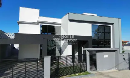 Sobrado alto padrão para sua família, com piscina e próximo ao mar, à Venda, Ubatuba , São Francisc