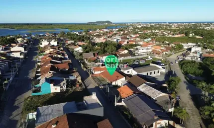 Belíssima casa a 300  metros da lagoa/ balneário barra do sul, sc
