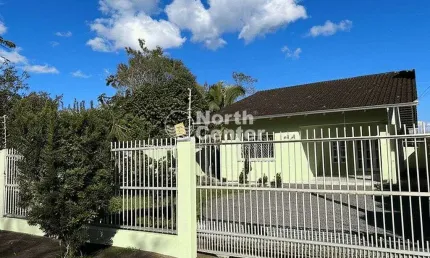 Casa espaçosa e segura no coração da vila nova, em joinville!