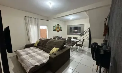 Casa com 3 quartos à venda na Edmundo de Moraes, 18, Jardim Santa Marina, Jacareí por R$ 360.000