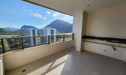 Cobertura Duplex com 3 Quartos, Dependências, Piscina e 3 Vagas na Barra