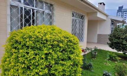 Casa térrea à venda, com 145m² , 03 dormitórios, 01 vaga em Capoeiras/Florianópolis