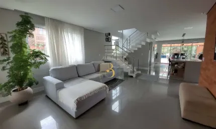 Casa Moderna e Comercial na Avenida Principal da Ponta do Papagaio