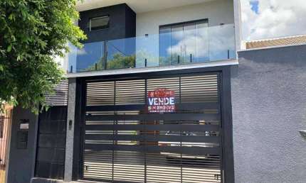 SOBRADO COM 3 DORMITÓRIOS À VENDA NO JARDIM COLINA VERDE EM MARINGÁ, 179 M².
