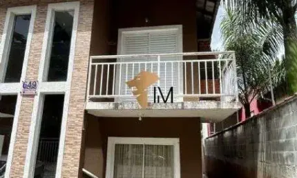 Casa bem localizada em cotia - 2 quartos, 1 vaga e próximo a comércios