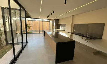 Casa térrea no Condomínio Reserva dos Ipês em Uberlândia