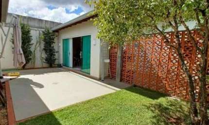 Excelente casa à venda no Bairro Roosevelt em Uberlândia