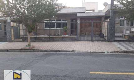Casa Térrea no Parque Espacial, 3 dorms. (2 suítes), 3 vagas. Terreno 10 x 25 metros. Estuda permuta.