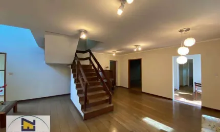 Casa ampla no Jardim do Mar próximo ao Paço Municipal . 3 suítes, 4 vagas de garagem, 370 m² área construída e terreno com 330 m²