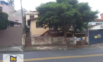 Terreno com 11 metros de frente e  290 m² de  área total no centro da cidade . Acesso fácil para as principais vias da cidade e para Via Anchieta.