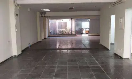 Prédio com 2 pavimentos no Bairro Jardim do Mar próximo a diversas clínicas e hospitais. Piso térreo com amplo salão, piso superior com diversas salas