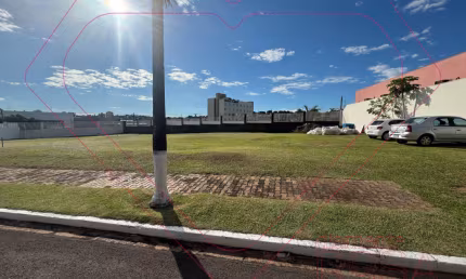 Terreno à venda localizado no Condomínio Residencial Soleil, Umuarama