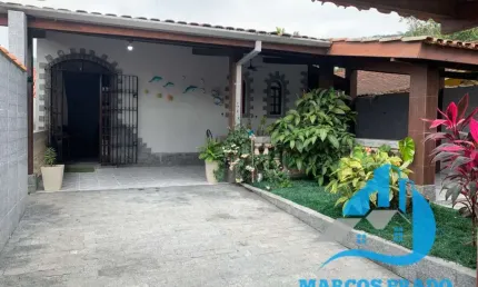 Casa com 4 suítes + uma casa nos fundos com 2 quartos na praia das Toninhas Ubatuba.