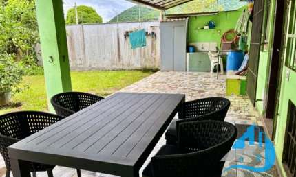Vendo casa com 2 suítes amplo jardim gramado no Perequê Açu 4 quadras da orla Ubatuba SP