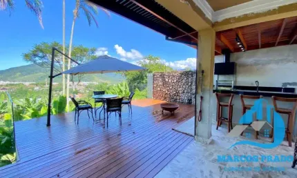 Linda casa com incrível vista para o mar no condomínio Alto da Praia Vermelha em Ubatuba SP