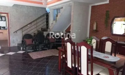 Casa para alugar, 3 quartos, Centro - Uberlândia/MG - Rotina Imobiliária