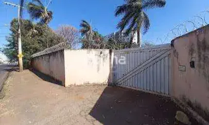 Chacara para alugar, 2 quartos, Chacaras Tubalina e Quartel - Uberlândia/MG - Rotina Imobiliária