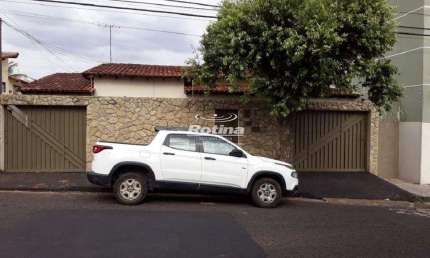 Casa para alugar, 4 quartos, Brasil - Uberlândia/MG - Rotina Imobiliária