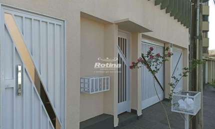 Casa para alugar, 3 quartos, Nossa Senhora Aparecida - Uberlândia/MG - Rotina Imobiliária
