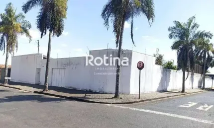 Casa para alugar, 3 quartos, Umuarama - Uberlândia/MG - Rotina Imobiliária