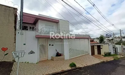 Casa para alugar, 3 quartos, Vigilato Pereira - Uberlândia/MG - Rotina Imobiliária