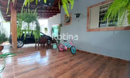 Casa para alugar, 4 quartos, Chacaras Tubalina e Quartel - Uberlândia/MG - Rotina Imobiliária