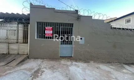 Casa para alugar, 2 quartos, Nossa Senhora das Graças - Uberlândia/MG - Rotina Imobiliária
