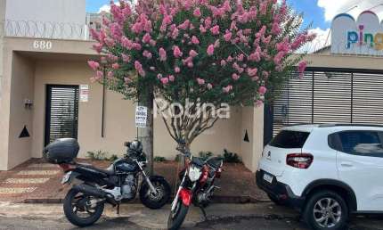 Casa para alugar, 3 quartos, Osvaldo Rezende - Uberlândia/MG - Rotina Imobiliária