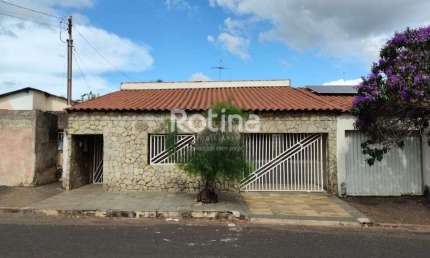 Casa para alugar, 3 quartos, Nossa Senhora das Graças - Uberlândia/MG - Rotina Imobiliária