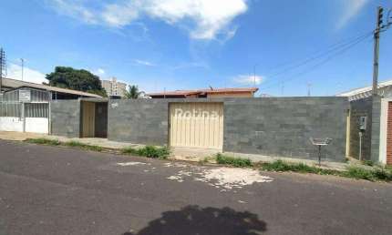 Casa para alugar, 3 quartos, Santa Mônica - Uberlândia/MG - Rotina Imobiliária