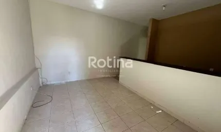 Casa para alugar, 2 quartos, Fundinho - Uberlândia/MG - Rotina Imobiliária