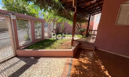 Casa para alugar, 3 quartos, Fundinho - Uberlândia/MG - Rotina Imobiliária