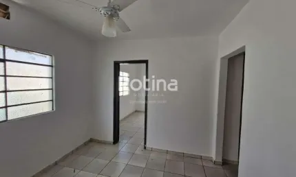 Casa para alugar, 2 quartos, Osvaldo Rezende - Uberlândia/MG - Rotina Imobiliária
