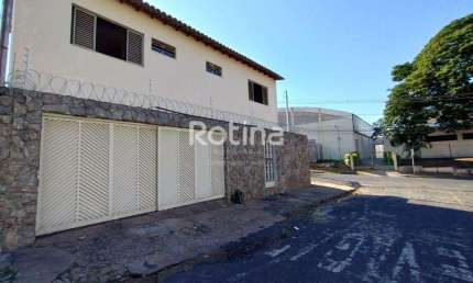 Casa para alugar, 3 quartos, Nossa Senhora Aparecida - Uberlândia/MG - Rotina Imobiliária