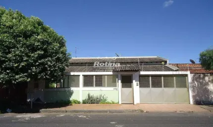 Casa para alugar, 3 quartos, santa mônica - uberlândia/mg - rotina imobiliária