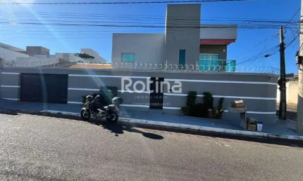 Casa para alugar, 3 quartos, Bosque dos Buritis - Uberlândia/MG - Rotina Imobiliária