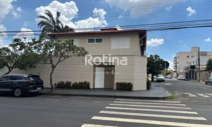 Casa comercial para alugar, 4 quartos, santa mônica - uberlândia/mg - rotina imobiliária