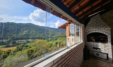 Chácara urbana à venda e com uma vista de tirar o fôlego!