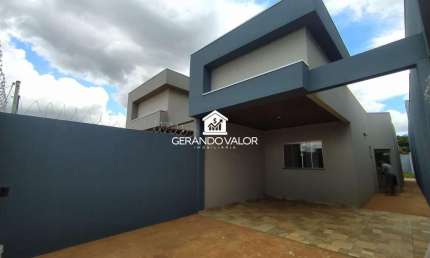 1 suíte, 2 quartos cozinha grande, garagem coberta, terreno grande