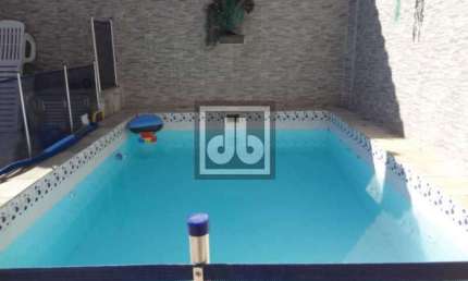 Casa em condomínio fechado com 5 quartos à venda na Rua Pracinha José Varela, Pitangueiras, Rio de Janeiro, 283 m2 por R$ 890.000