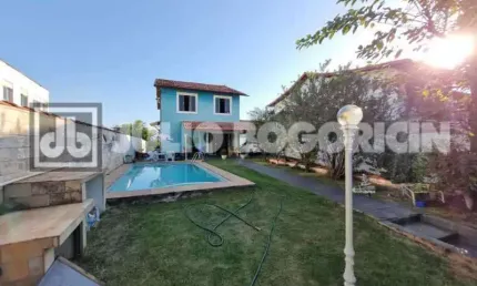 Casa com 3 quartos à venda na Rua Joaquim Tourinho, Pechincha, Rio de Janeiro, 263 m2 por R$ 790.000