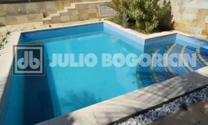 Casa em condomínio fechado com 3 quartos à venda na Rua Alto Alegre, Pechincha, Rio de Janeiro, 344 m2 por R$ 1.700.000