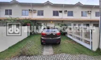 Casa em condomínio fechado com 4 quartos à venda na Rua Oswaldo Lussac, Taquara, Rio de Janeiro, 113 m2 por R$ 420.000