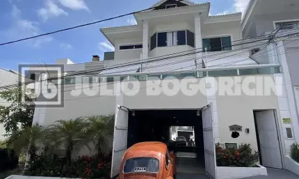 Casa em condomínio fechado com 5 quartos à venda na rua as rosas não falam, pechincha, rio de janeiro, 318 m2 por r$ 1.750.000