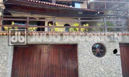 Casa em condomínio fechado com 4 quartos à venda na Rua Quiririm, Vila Valqueire, Rio de Janeiro, 319 m2 por R$ 700.000