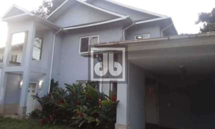 Casa em condomínio fechado com 4 quartos à venda na Rua Serra Dourada, Vargem Grande, Rio de Janeiro, 216 m2 por R$ 895.000