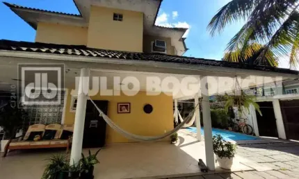 Casa em condomínio fechado com 3 quartos à venda na Rua João Marques Cadengo, Vargem Pequena, Rio de Janeiro, 167 m2 por R$ 810.000