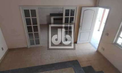 Casa com 3 quartos à venda na Rua Alberto Santos de Carvalho, Porto Novo, São Gonçalo, 360 m2 por R$ 300.000