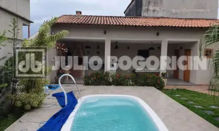 Casa em condomínio fechado com 3 quartos à venda na Rua A, Inoã, Maricá, 184 m2 por R$ 650.000